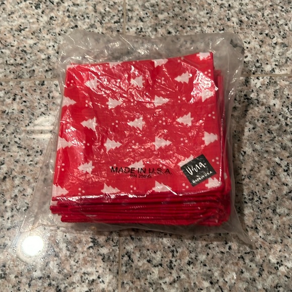 COPY - NWT Vera Red Christmas Tree pattern cloth hors d’oeuvres napkins (Set of… - Picture 5 of 5